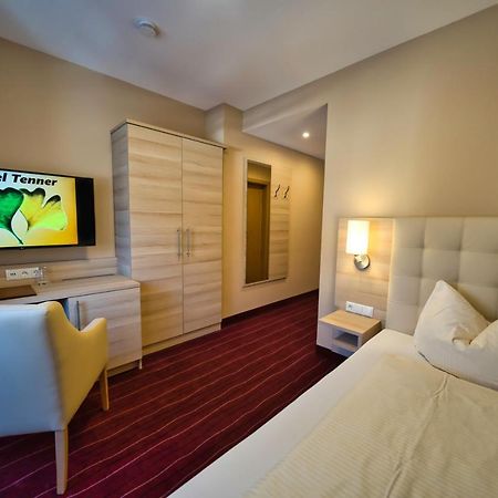 Hotel Tenner Нойштадт-ан-дер-Вайнштрасе Экстерьер фото